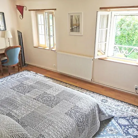 Les Jardins De Camelot לינה וארוחת בוקר