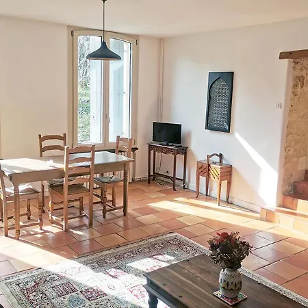 לינה וארוחת בוקר Les Jardins De Camelot Villegouge