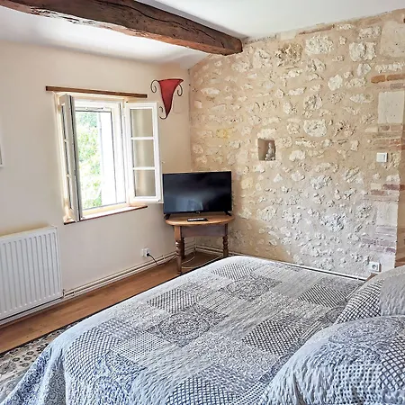 לינה וארוחת בוקר Les Jardins De Camelot Villegouge