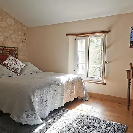 לינה וארוחת בוקר Les Jardins De Camelot Villegouge