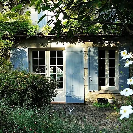 Bed and Breakfast Les Jardins De Camelot Villegouge