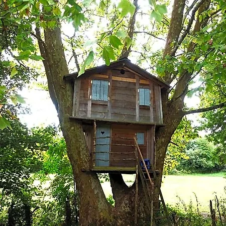 Les Jardins De Camelot Bed and Breakfast