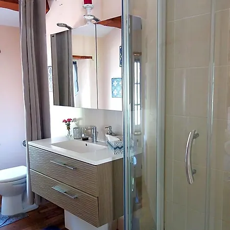 Les Jardins De Camelot Bed and Breakfast 3*
