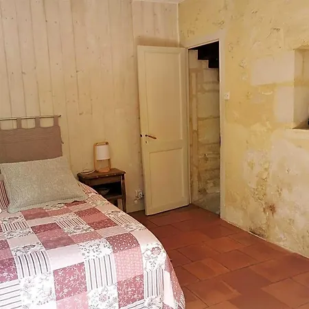 Les Jardins De Camelot Bed and Breakfast Villegouge