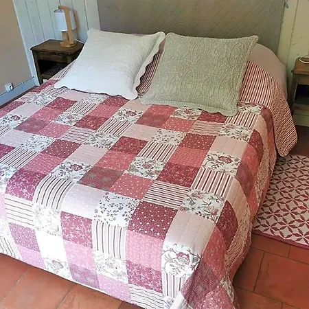 Bed and Breakfast Les Jardins De Camelot Villegouge
