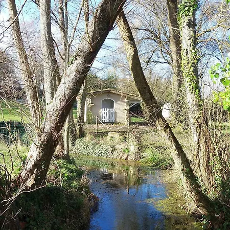 Bed & Breakfast Les Jardins De Camelot 3*