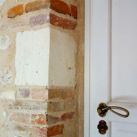 Les Jardins De Camelot לינה וארוחת בוקר 3*