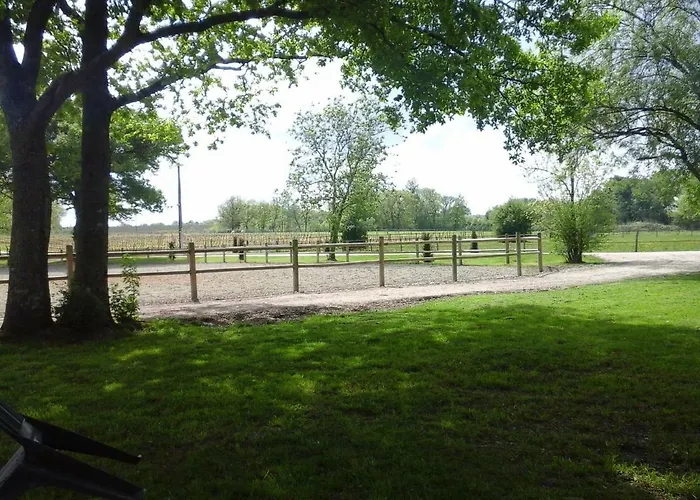 Les Jardins De Camelot 3* Villegouge